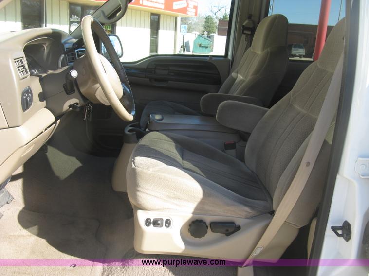 image for item J2967 2000 Ford Excursion XLT SUV