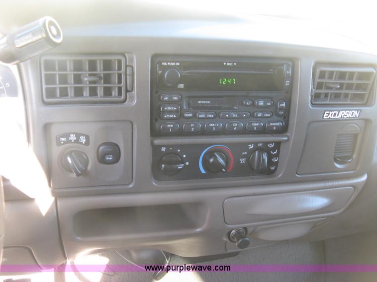 image for item J2967 2000 Ford Excursion XLT SUV