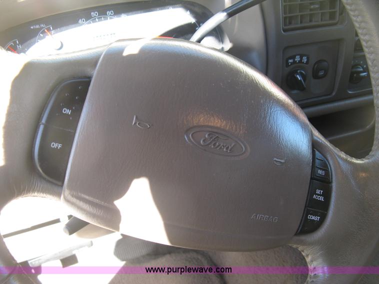 image for item J2967 2000 Ford Excursion XLT SUV