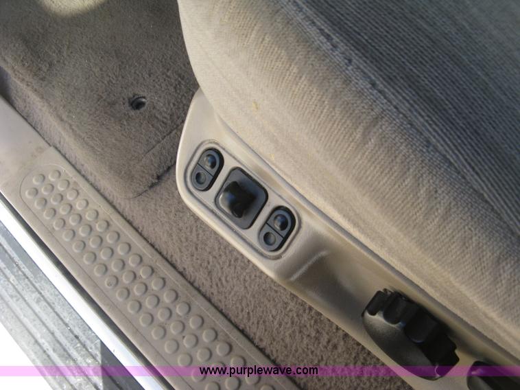 image for item J2967 2000 Ford Excursion XLT SUV