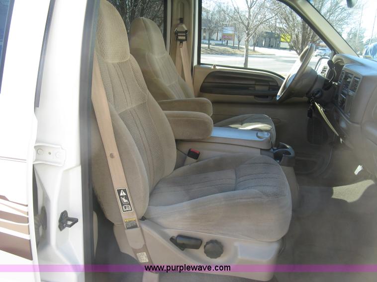 image for item J2967 2000 Ford Excursion XLT SUV