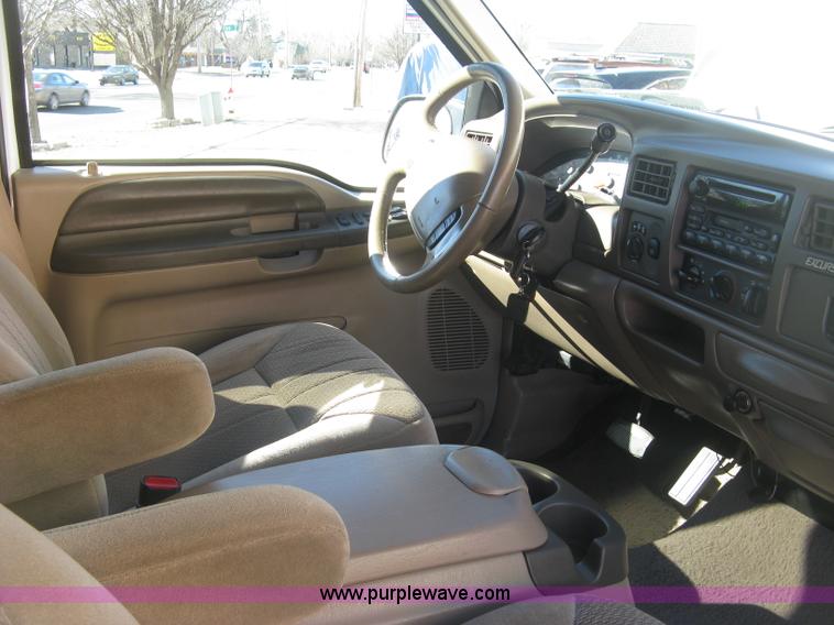 image for item J2967 2000 Ford Excursion XLT SUV