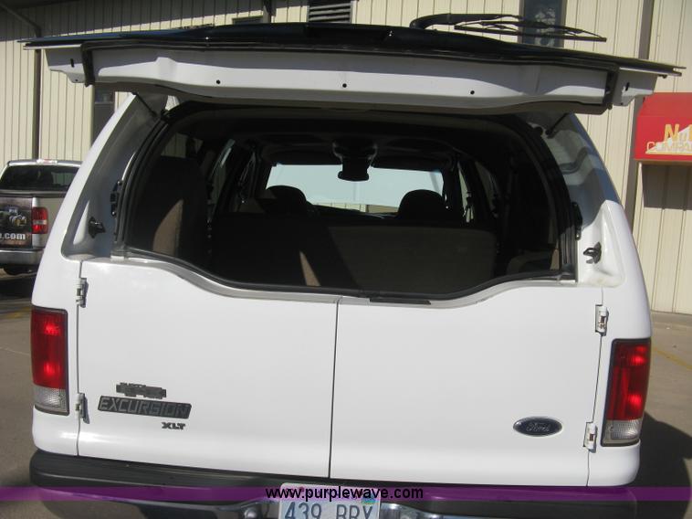 image for item J2967 2000 Ford Excursion XLT SUV