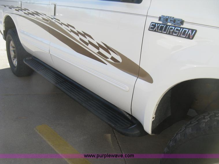 image for item J2967 2000 Ford Excursion XLT SUV