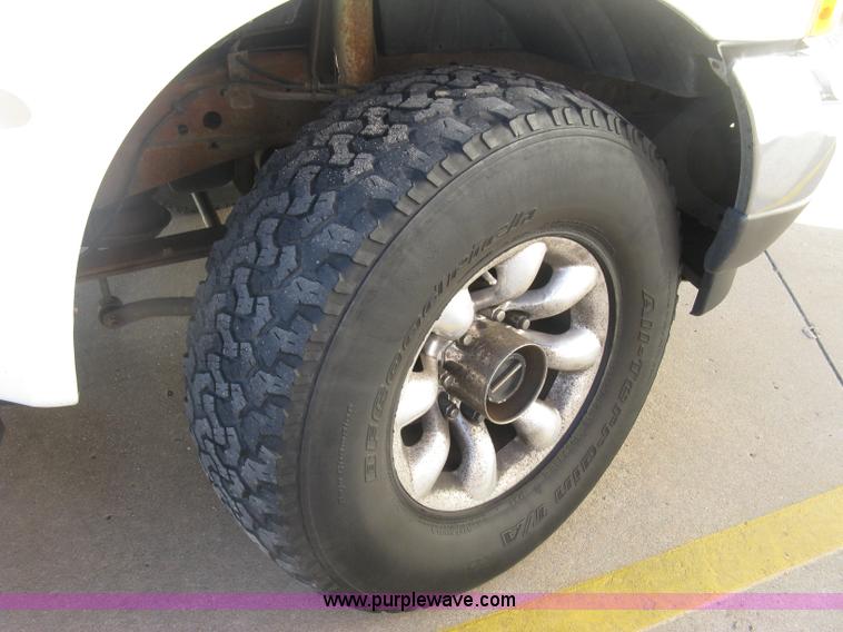 image for item J2967 2000 Ford Excursion XLT SUV