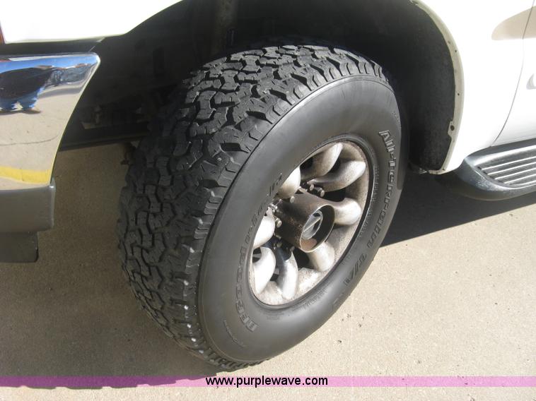 image for item J2967 2000 Ford Excursion XLT SUV