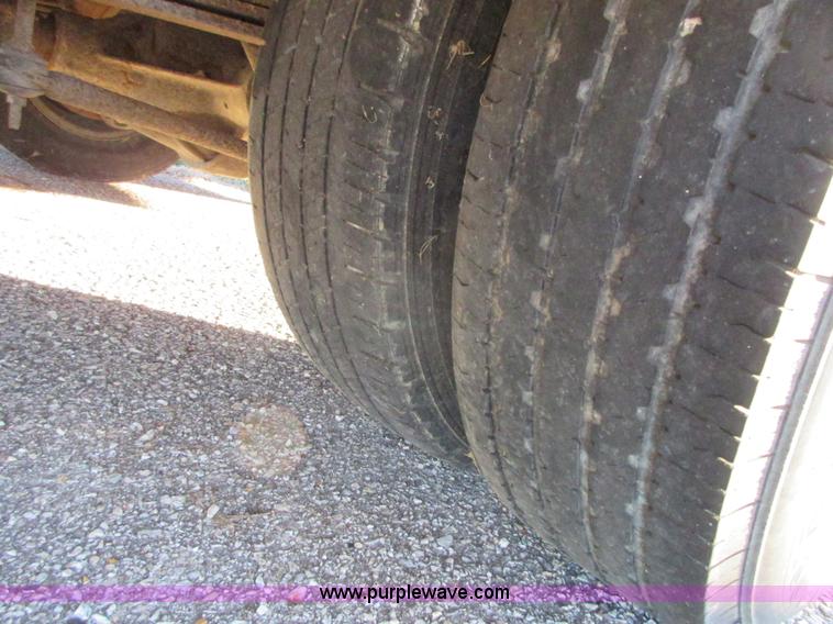 image for item J7666 1999 Ford Econoline E450