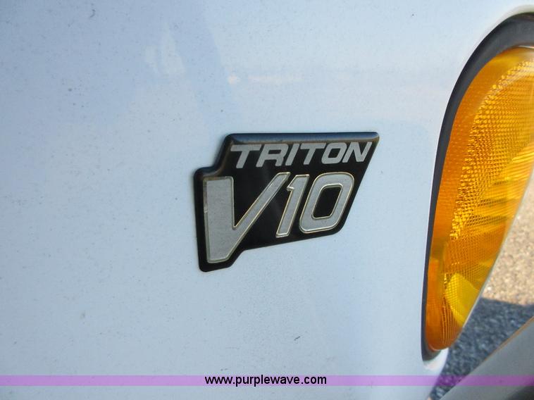 image for item J7666 1999 Ford Econoline E450