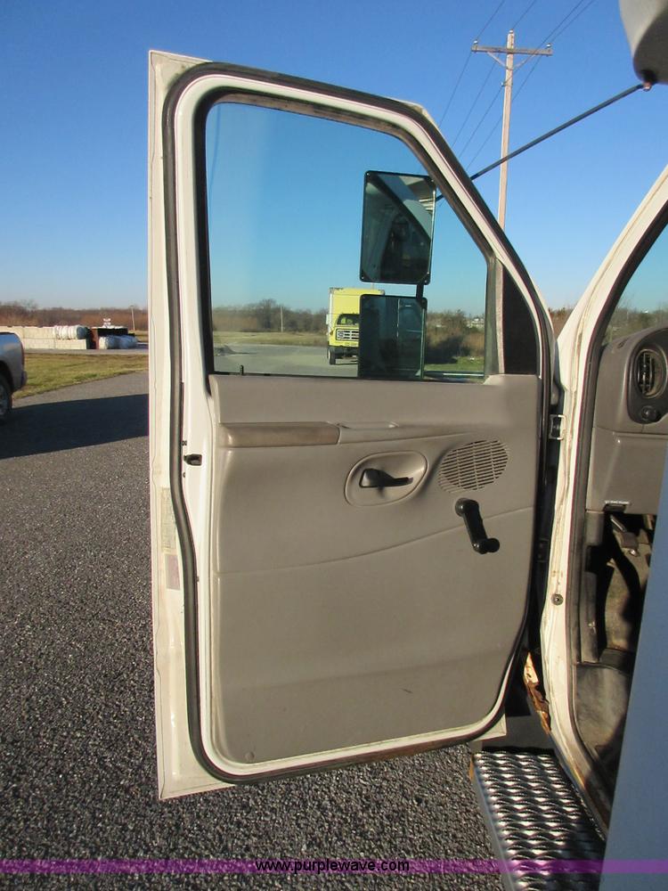 image for item J7666 1999 Ford Econoline E450