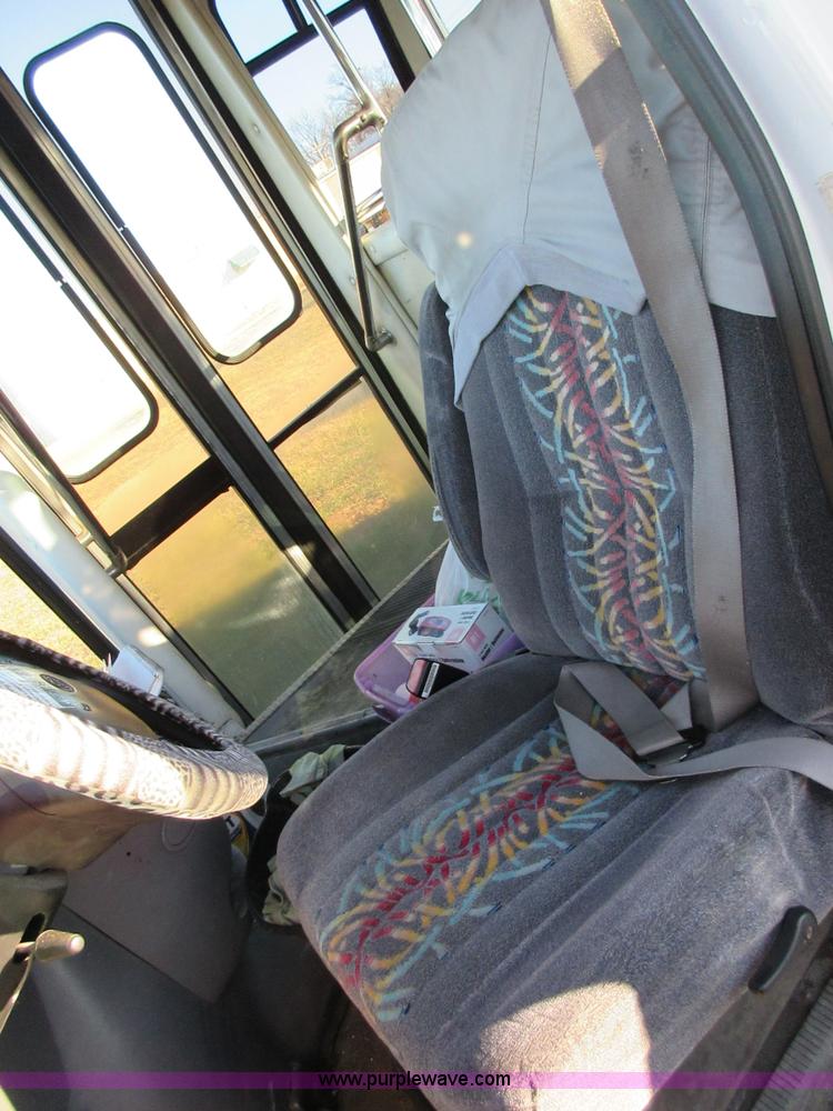 image for item J7666 1999 Ford Econoline E450