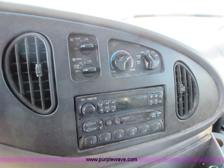 image for item J7666 1999 Ford Econoline E450