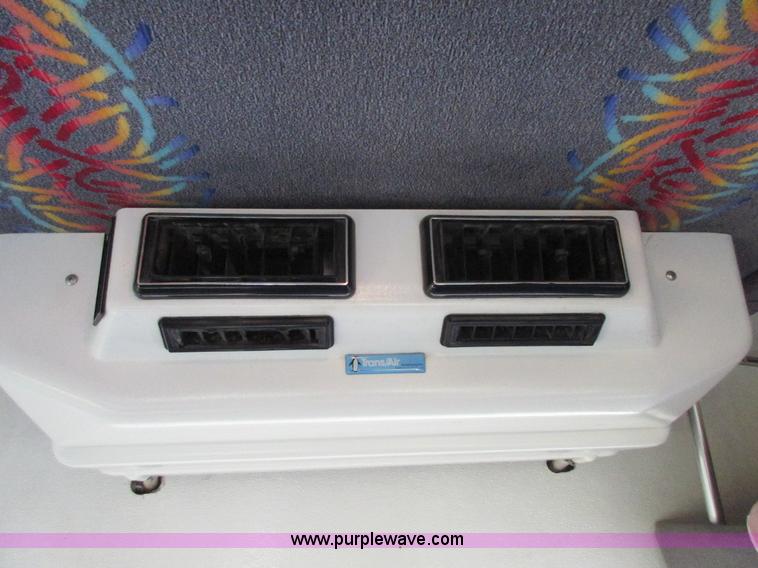 image for item J7666 1999 Ford Econoline E450