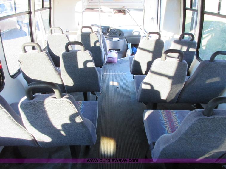 image for item J7666 1999 Ford Econoline E450