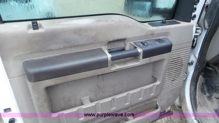 image for item J8374 2008 Ford F250 Super Duty utility truck