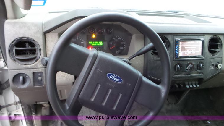 image for item J8374 2008 Ford F250 Super Duty utility truck