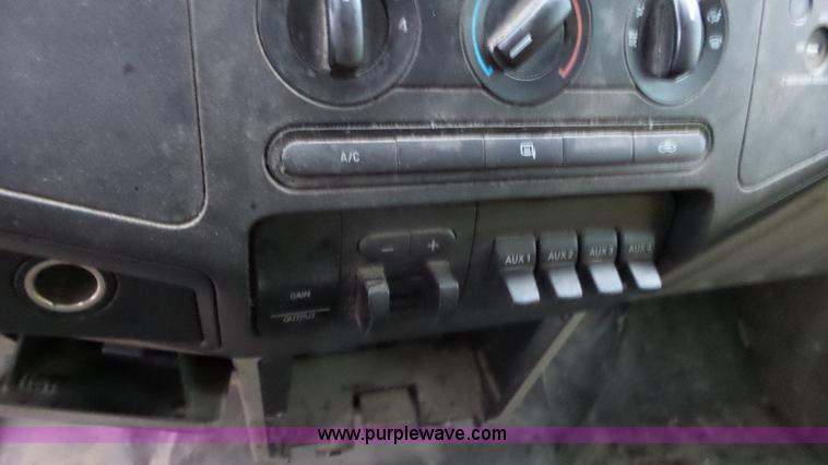 image for item J8374 2008 Ford F250 Super Duty utility truck
