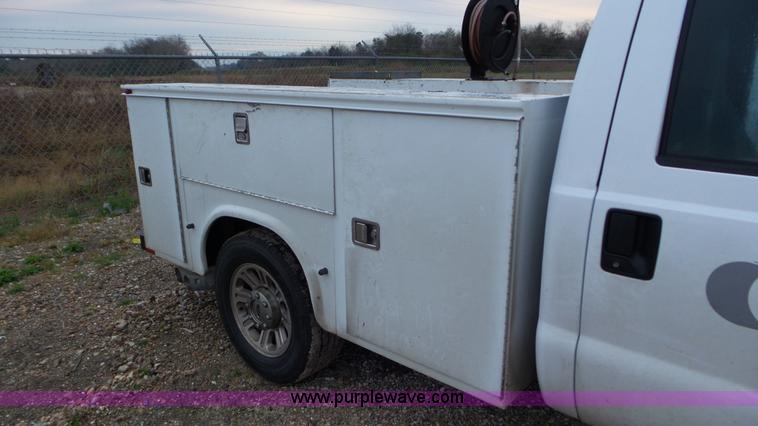 image for item J8374 2008 Ford F250 Super Duty utility truck