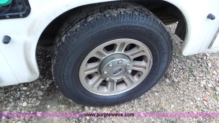 image for item J8374 2008 Ford F250 Super Duty utility truck