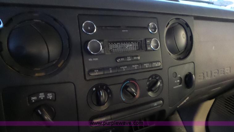 image for item J8388 2010 Ford F250 Super Duty XL utility truck