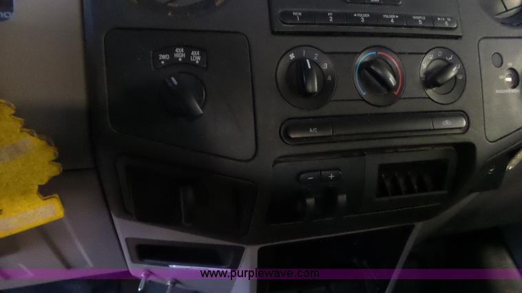 image for item J8388 2010 Ford F250 Super Duty XL utility truck