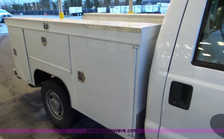 image for item J8388 2010 Ford F250 Super Duty XL utility truck