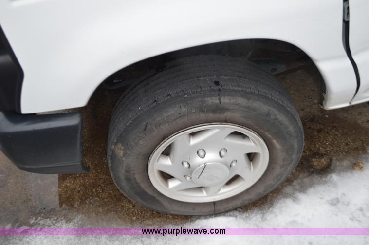 image for item K5377 2008 Ford E150 van