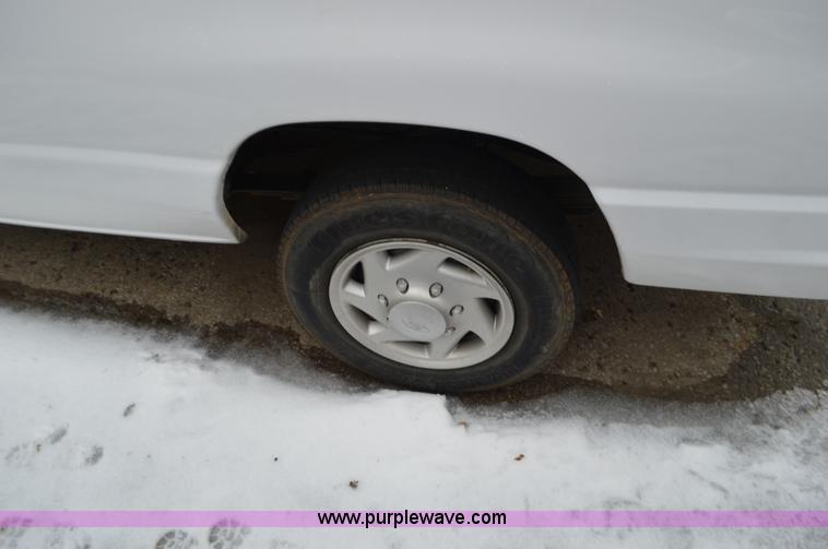 image for item K5377 2008 Ford E150 van