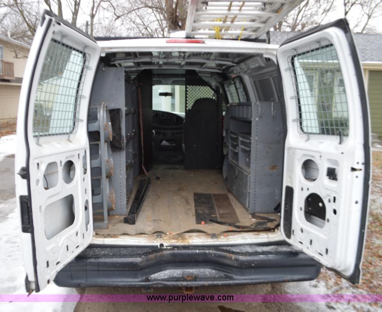 image for item K5377 2008 Ford E150 van