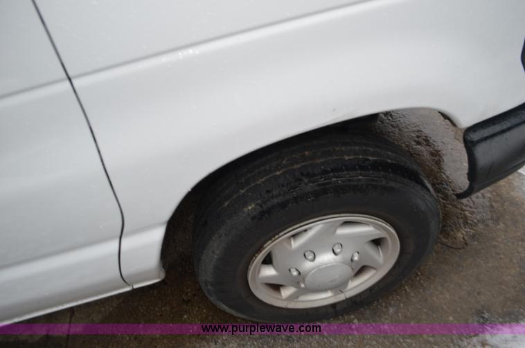 image for item K5377 2008 Ford E150 van
