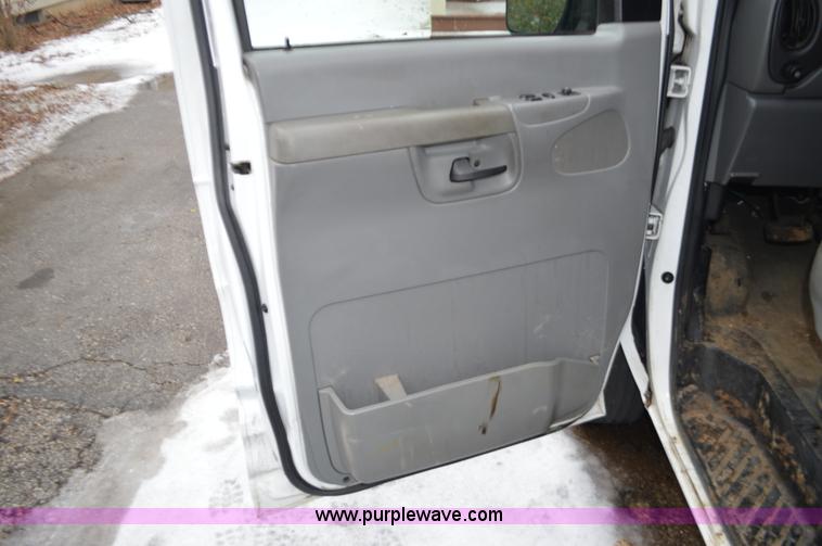image for item K5377 2008 Ford E150 van