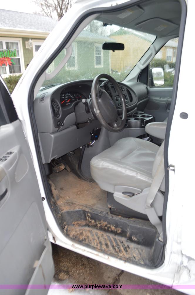 image for item K5377 2008 Ford E150 van