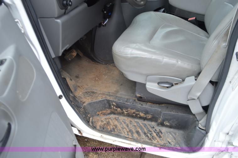 image for item K5377 2008 Ford E150 van