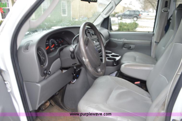 image for item K5377 2008 Ford E150 van