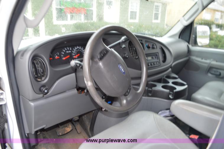 image for item K5377 2008 Ford E150 van