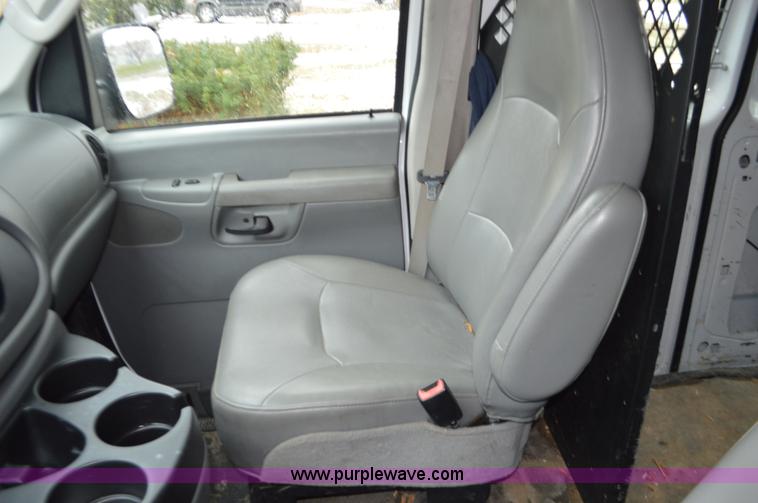 image for item K5377 2008 Ford E150 van