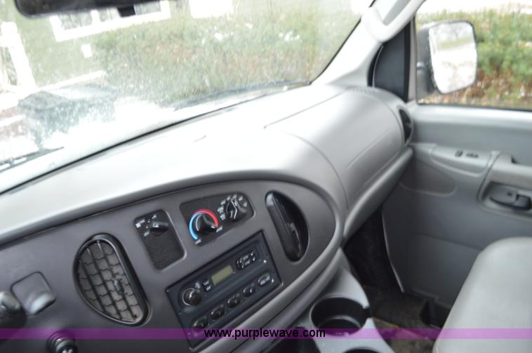 image for item K5377 2008 Ford E150 van