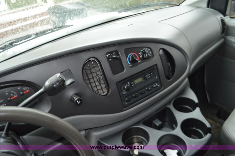 image for item K5377 2008 Ford E150 van