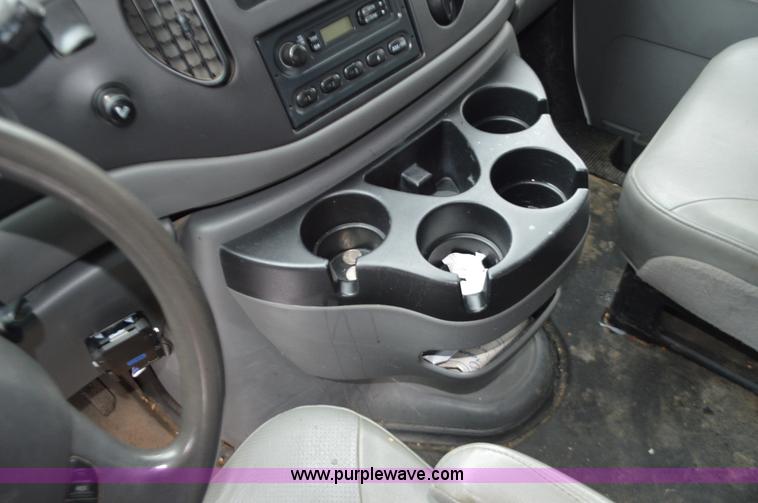 image for item K5377 2008 Ford E150 van