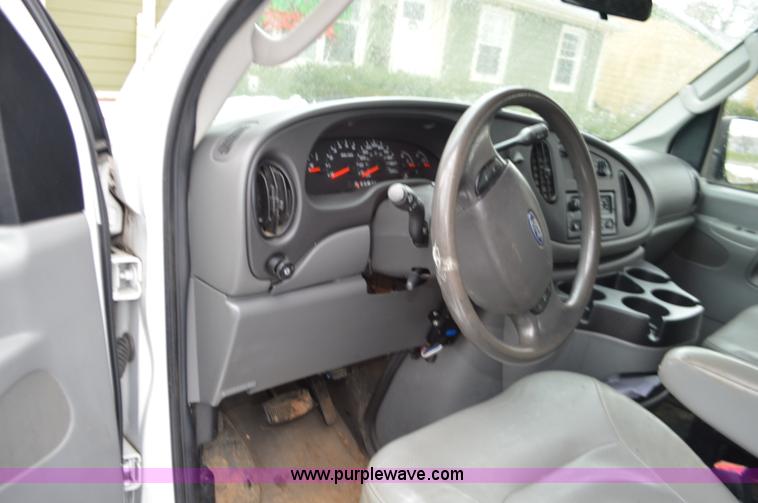 image for item K5377 2008 Ford E150 van