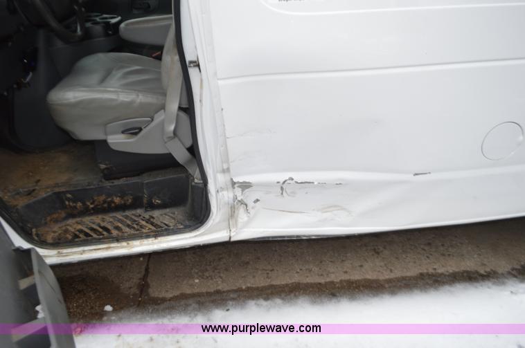 image for item K5377 2008 Ford E150 van