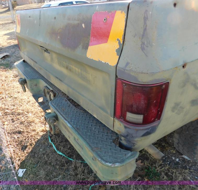 image for item K5412 1984 Chevrolet pickup truck