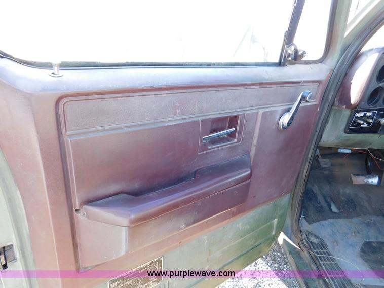 image for item K5412 1984 Chevrolet pickup truck