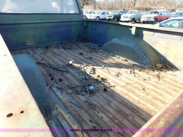 image for item K5412 1984 Chevrolet pickup truck