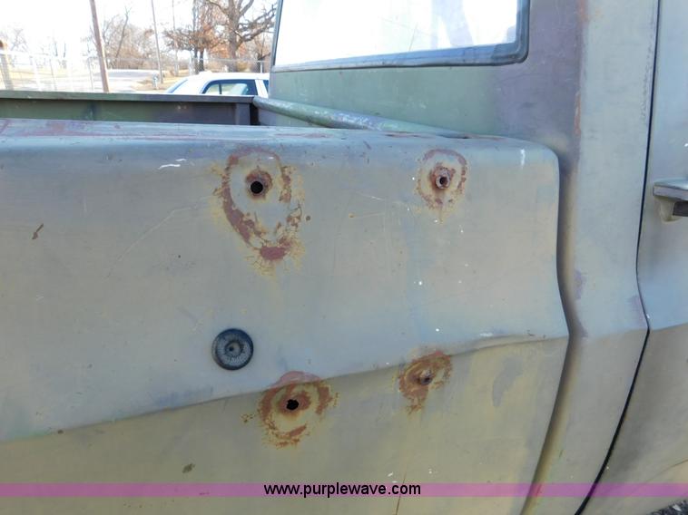 image for item K5412 1984 Chevrolet pickup truck