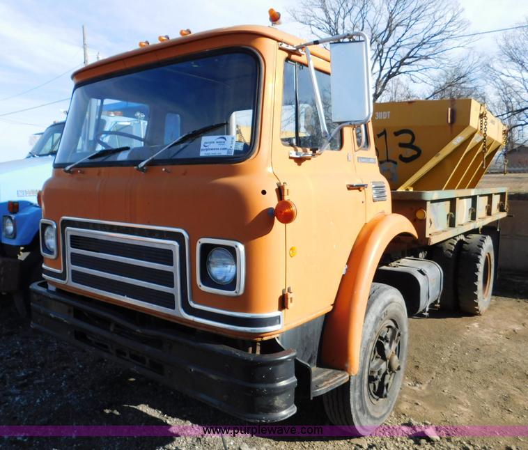 image for item K5418 1978 International Cargo Star B flatbed truck