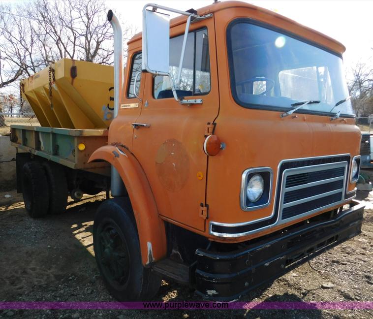 image for item K5418 1978 International Cargo Star B flatbed truck