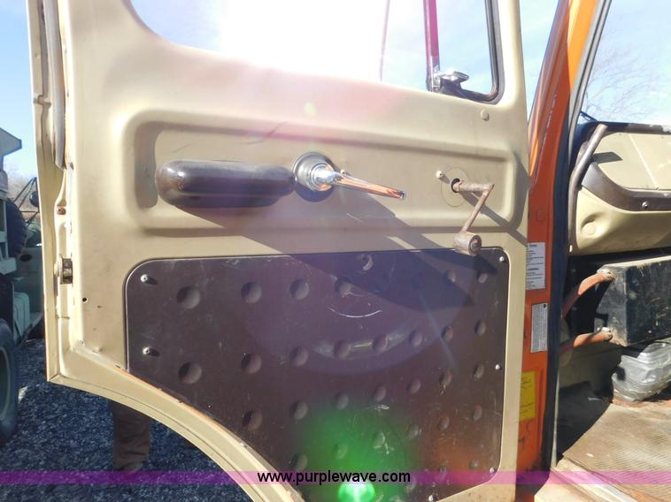 image for item K5418 1978 International Cargo Star B flatbed truck