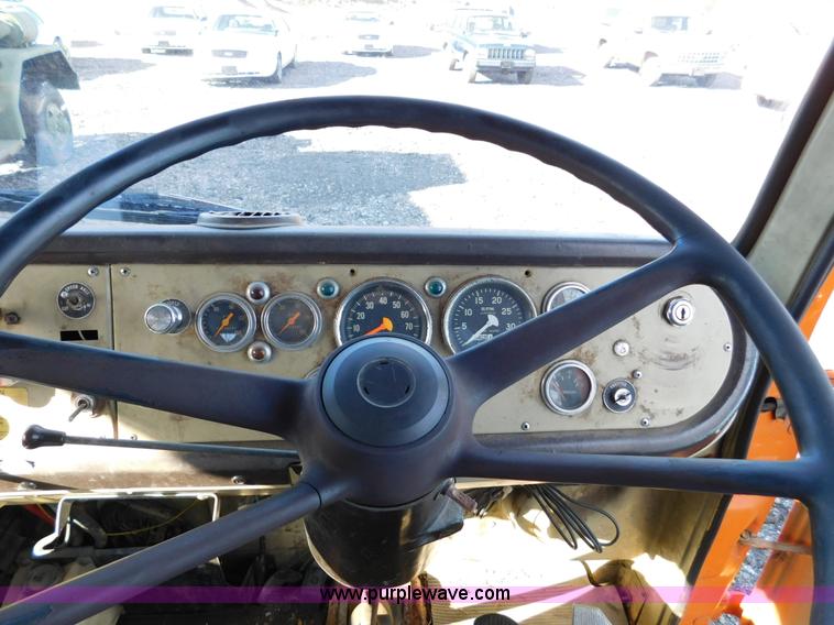 image for item K5418 1978 International Cargo Star B flatbed truck