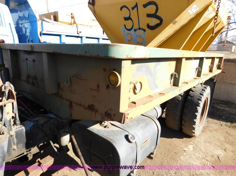 image for item K5418 1978 International Cargo Star B flatbed truck