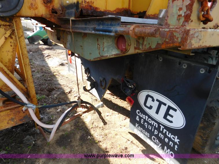 image for item K5418 1978 International Cargo Star B flatbed truck